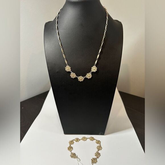 Floral filigree detailed sterling silver necklace and bracelet set! - Picture 1 of 8